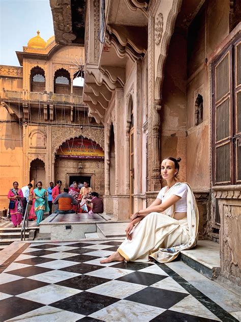 Vrindavan, Radha Raman temple | Путешествия, Стиль, Хна