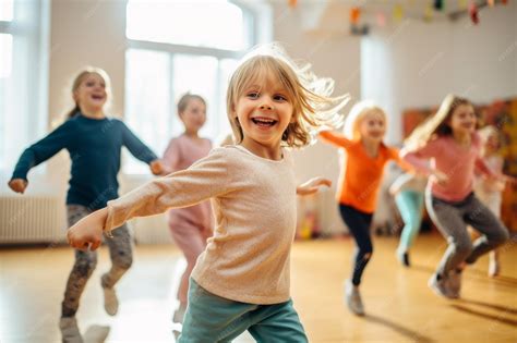 Imagens De Criancas Dancando - Grupo de crianças dançando classe criança gerar ai | Foto Premium