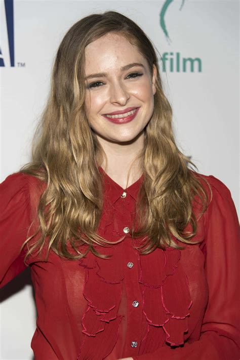 Download "starlet Ashleigh Cummings Radiates Elegance In Stunning