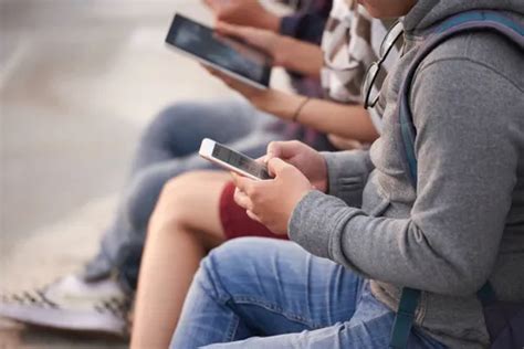 Senado aprova projeto para restringir uso de celular em | Geral