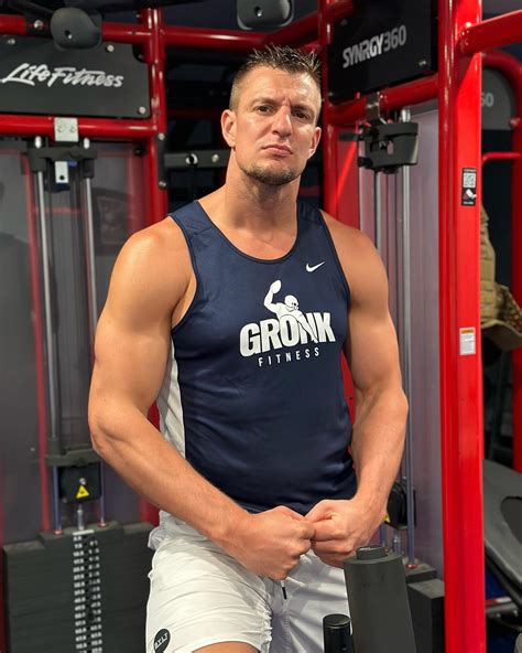 rob gronkowskis body transformation  nfl legend sheds