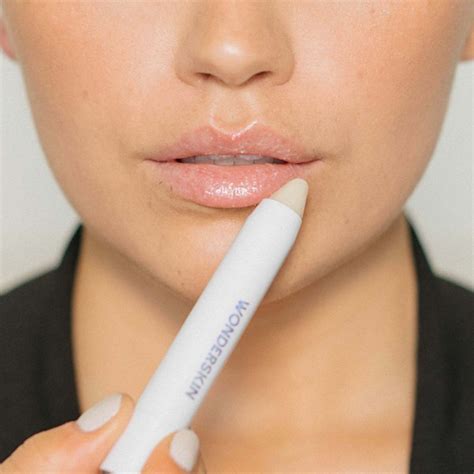WONDERSKIN Wonder Blading 3-in-1 Lip Scrub | Livrare rapida! | Notino.ro