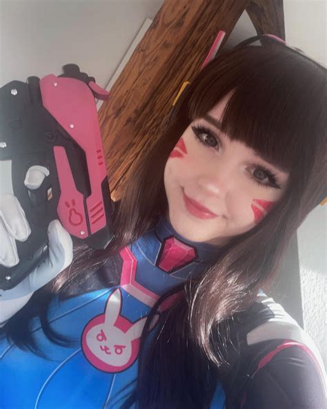 d.va cosplay :) : r/cosplaygirls