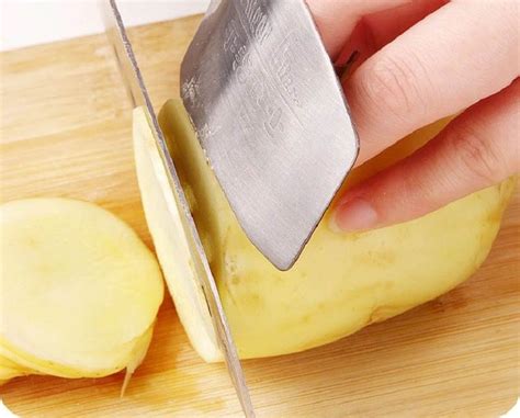 shower with cut finger 3