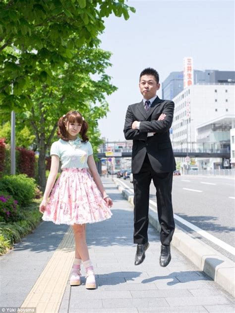 Bizarre Japanese trend see fathers photographed JUMPING next to ...