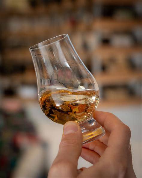 Whisky Tasting Explained: a journey through aroma, palate and finish