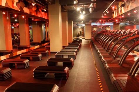 Our fitness writer Alexandra Light tries out Barry's Bootcamp | HELLO!