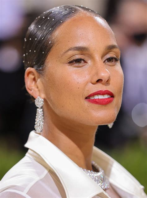 Лучшие прически и макияж Met Gala 2021