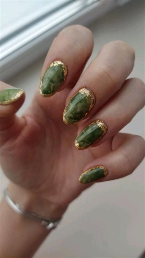 идеи маникюра: мрамор и поталь