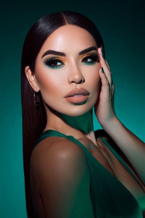 Eye Makeup To Go With Emerald Green Dress | Saubhaya Makeup