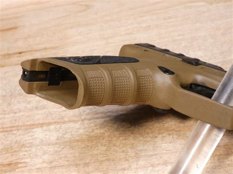 Beretta APX FDE +MORE! – 9mm | D4 Guns