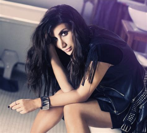 İrem Derici Kimdir?