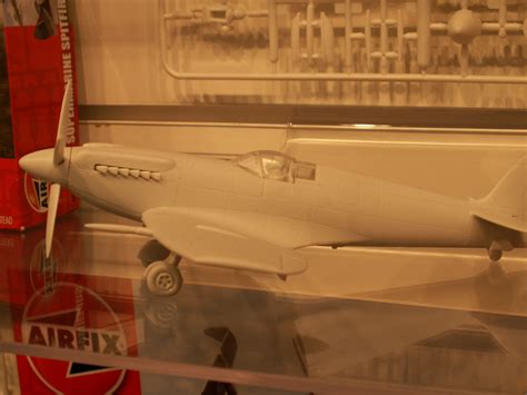 Airfix Page 1
