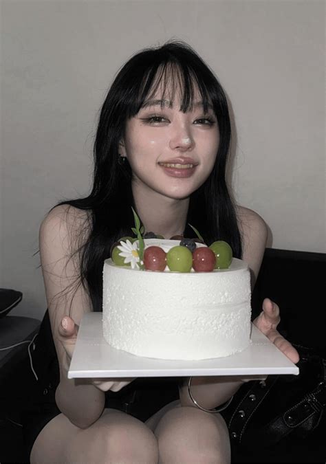 Puffy pink lips : r/KoreanSexy