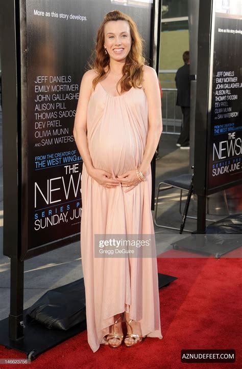 WYNN EVERETT Feet - AZNudeFeet