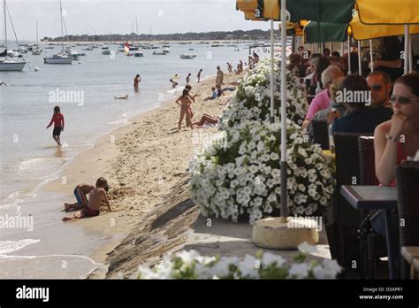 Le Cap Ferret, France, promenade and beach in the Bay of Arcachon Stock ...