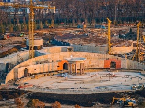 Строительство новой очеред в Парке Галицкого «Парк Облаков» на данный ...