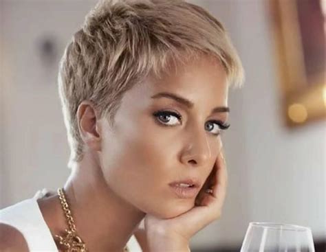 Стильные очень короткие женские стрижки (78 фото)