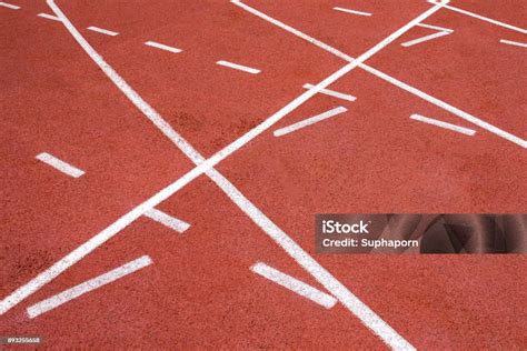 lintasan lari merah  tekstur latar belakang stadion atletik foto