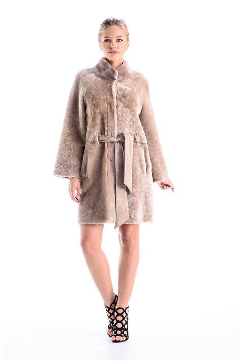 haina pentru femei confectionata din blana