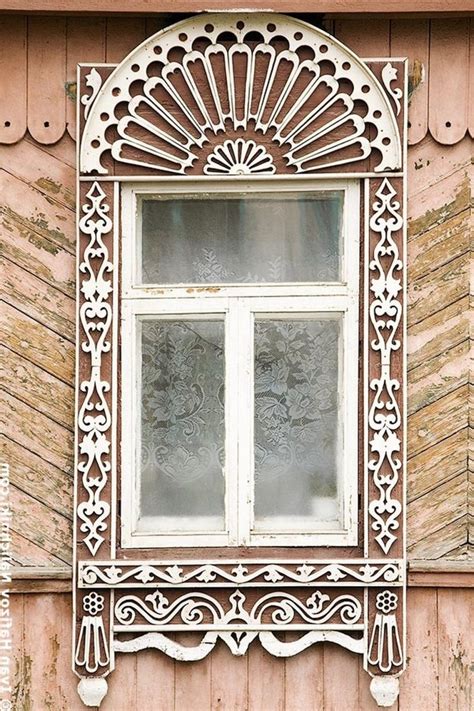 Старинные окна с узорами - 30 фото