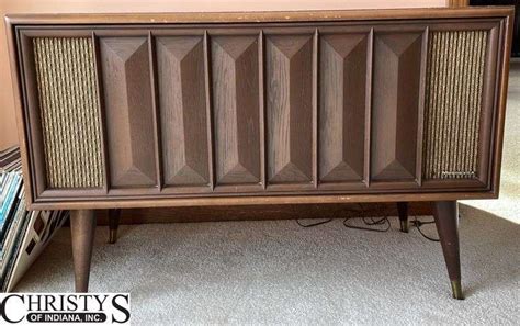 Magnavox Solid State Console Record Player/AmFm Radio (24x36.5x16.5 ...