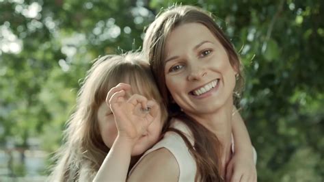 Kinder Chocolate: Kaкая она, твоя мама? (2017) - YouTube
