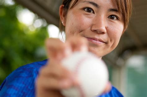 Japanese knuckleball pitcher Eri Yoshida hopes sidearm will carry her ...