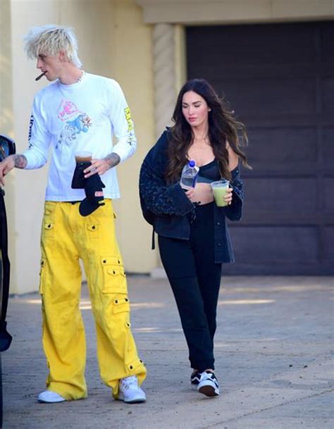 Megan Fox 'paraliza' los VMA's con su vestido transparente más revelador