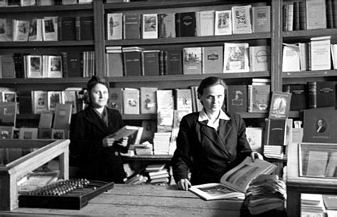 В книжном магазине: foto_history — LiveJournal