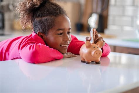 como ensinar educacao financeira  criancas malu financas