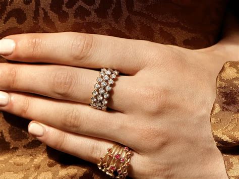 What is An Anniversary Ring? Ultimate Guide - After SYBIL