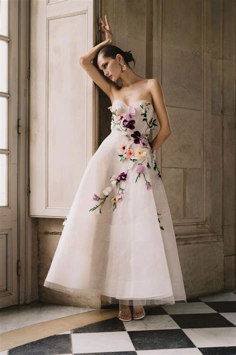 이슈/유머 - 모니크 륄리에 2023년 신상 드레스