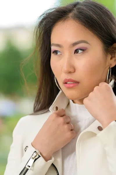 Mujer mongol Stock Photos, Royalty Free Mujer mongol Images | Depositphotos