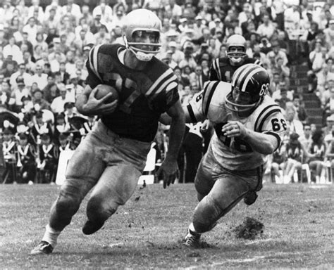 Joe Bellino, first Navy football player to win the Heisman Trophy, dies ...