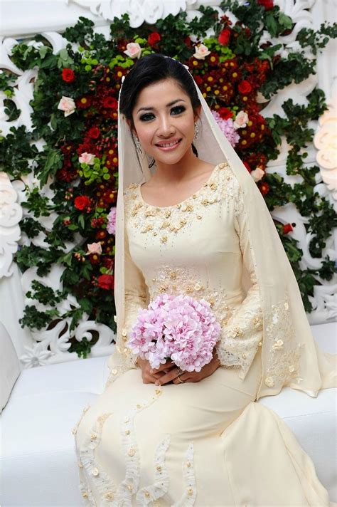 myartiscom myartis  artis  gambar pertunangan ana dahlia