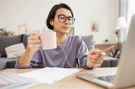 Premium Photo | Learning english online