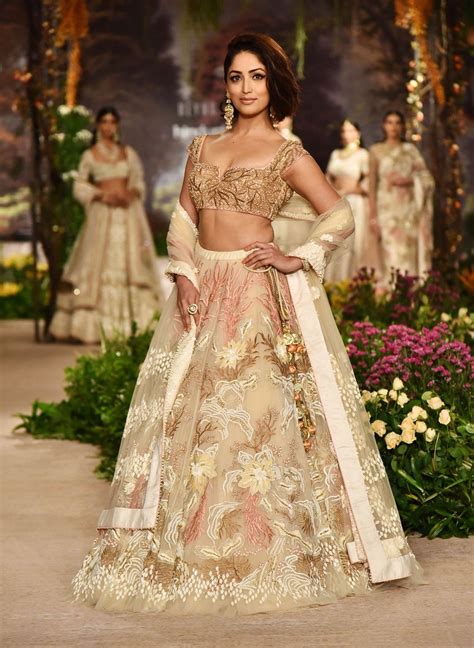 Pin by ραℓℓανι вhσуαя on Yami Gautam | India wedding dress, Fashion ...