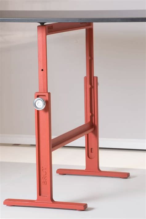 Brut мебель Константина Грчич для волхвов | Steel furniture, Metal ...