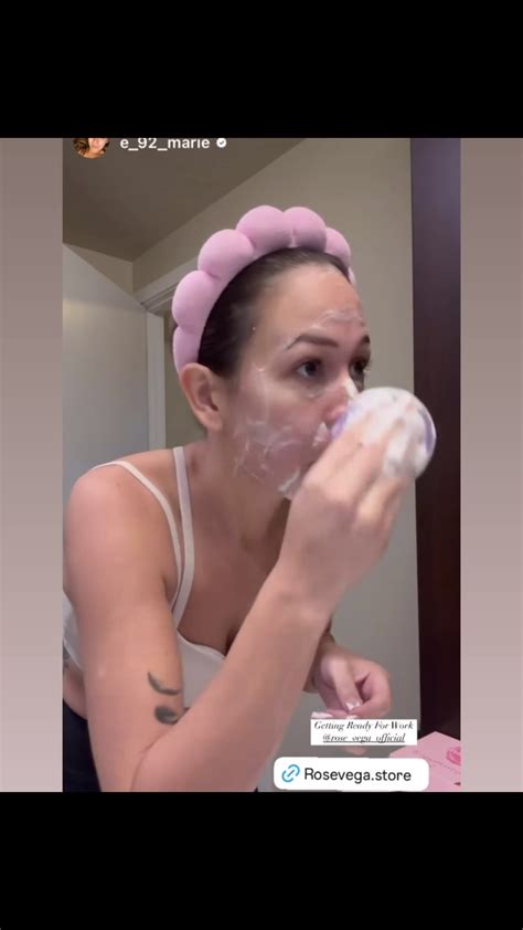 ROSE VEGA | Merry Christmas 🎁 From rosevegabloomingset | Instagram