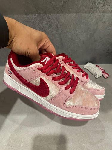 Найк СБ Данк Розовые кроссовки для девушек Nike SB Dunk Low. Замшевые ...
