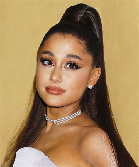 We Need To Talk About Ariana Grande’s Diamond Teeth | Mujeres