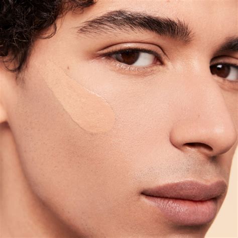 MAC Cosmetics : Le guide ultime pour choisir le fond de teint parfait
