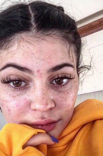 Кайли Дженнер опубликовала фотографию без макияжа
