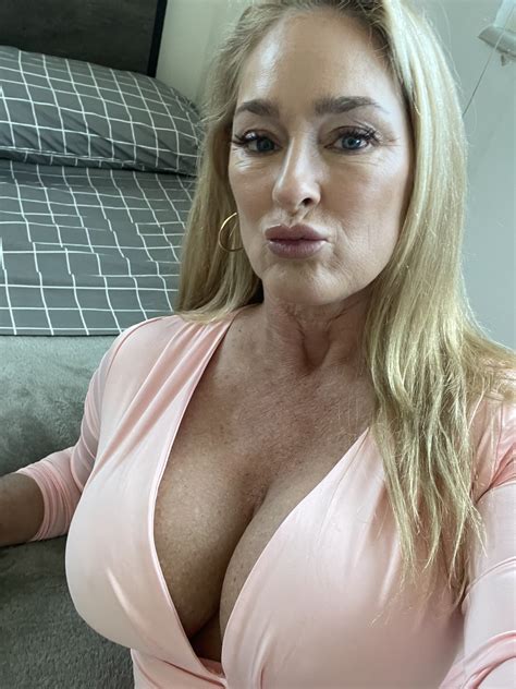 Wendy Raine - Welcome To Jizz Talking!