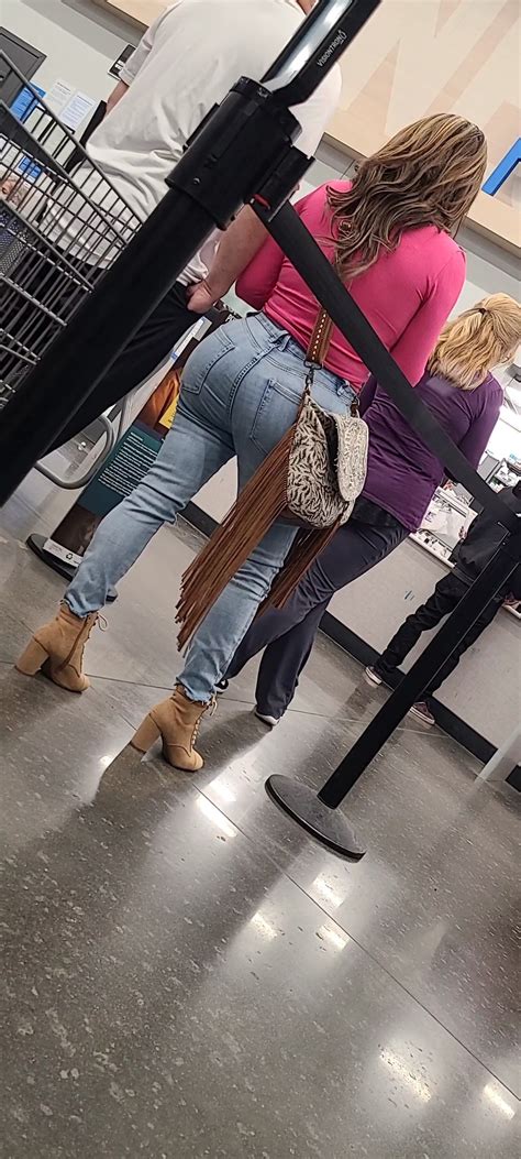 BBL in tight jeans latina - Forum
