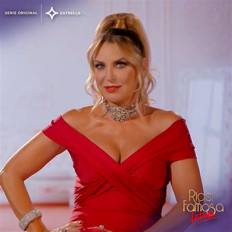 Rica, Famosa, Latina: Sandra Vidal explota y le lanza el plato de