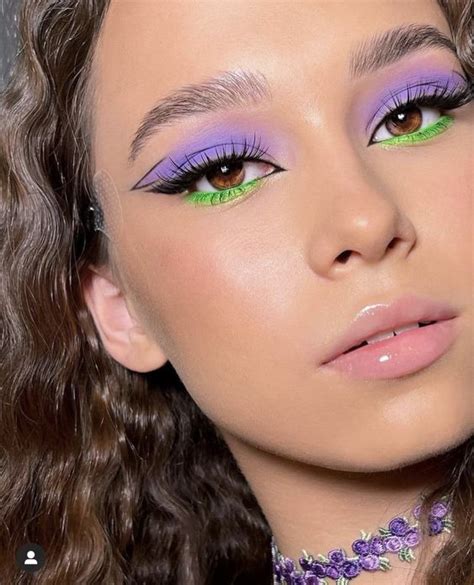 Embrace 2024 with 19 Green-Themed New Year's Makeup Ideas: Fresh and ...