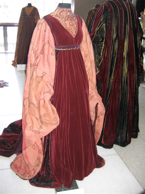 Romeo And Juliet Lady Capulet Costume