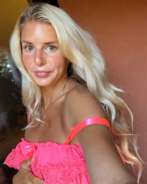 ashley aireonna (@ashleyaireonna) • Instagram photos and videos